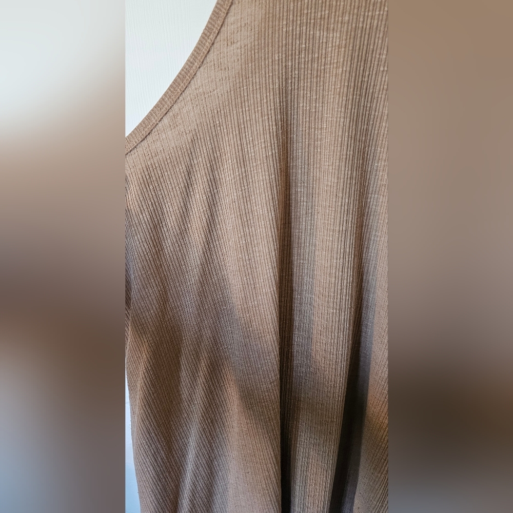 Old Navy Ribbed Beige Top - Picture 2 of 4